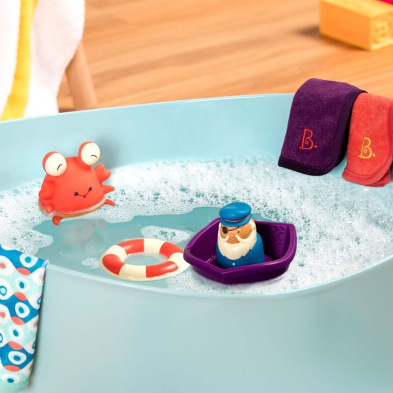 B.Toys Wee B. Splashy Tub Time Set with Squirt Toys and Wash Cloths
