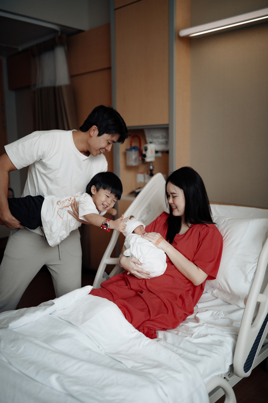 Tobi's Little Wonders Photography From Birth to Bloom Package - Fresh48 + Milestone