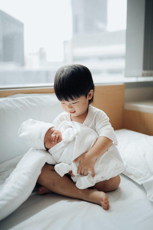 Tobi's Little Wonders Photography From Birth to Bloom Package - Fresh48 + Milestone