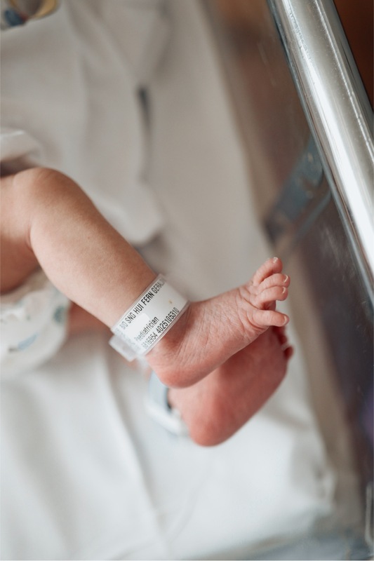 Tobi's Little Wonders Photography From Birth to Bloom Package - Fresh48 + Milestone