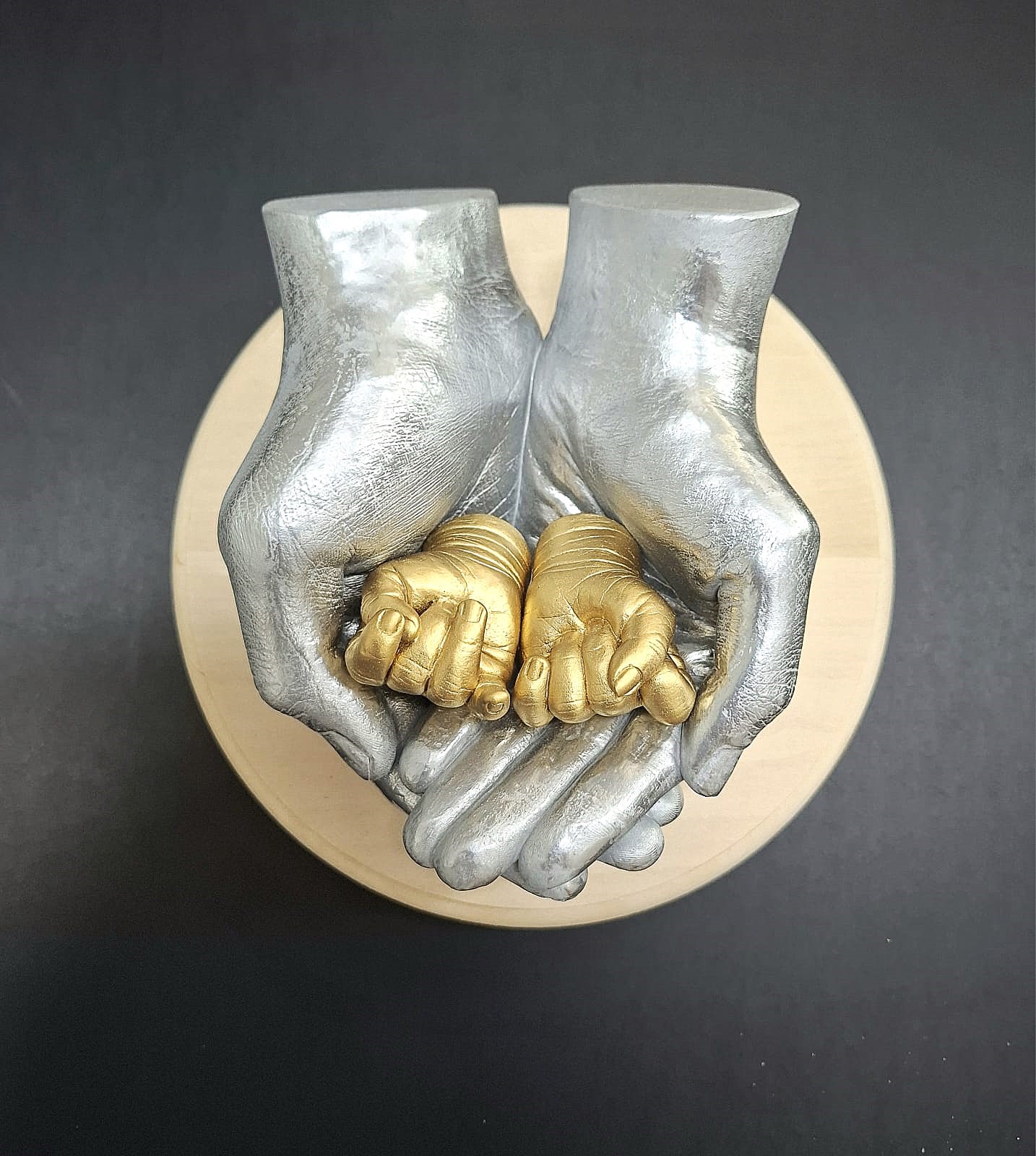B&G Lifecasting Family Statue Cast S4 (Parents' Hands + Baby Hands Total 4 Hands)